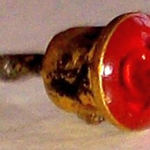 de eerste Led zo zagen de aller eerste LED's er uit, gemaakt in de behuizing van een transistor want de makers waren er nog niet zeker van dat investeren lonend zou zijn...